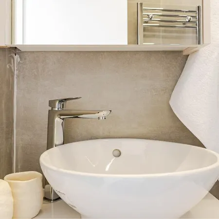Luxury In Center Апартаменты *
